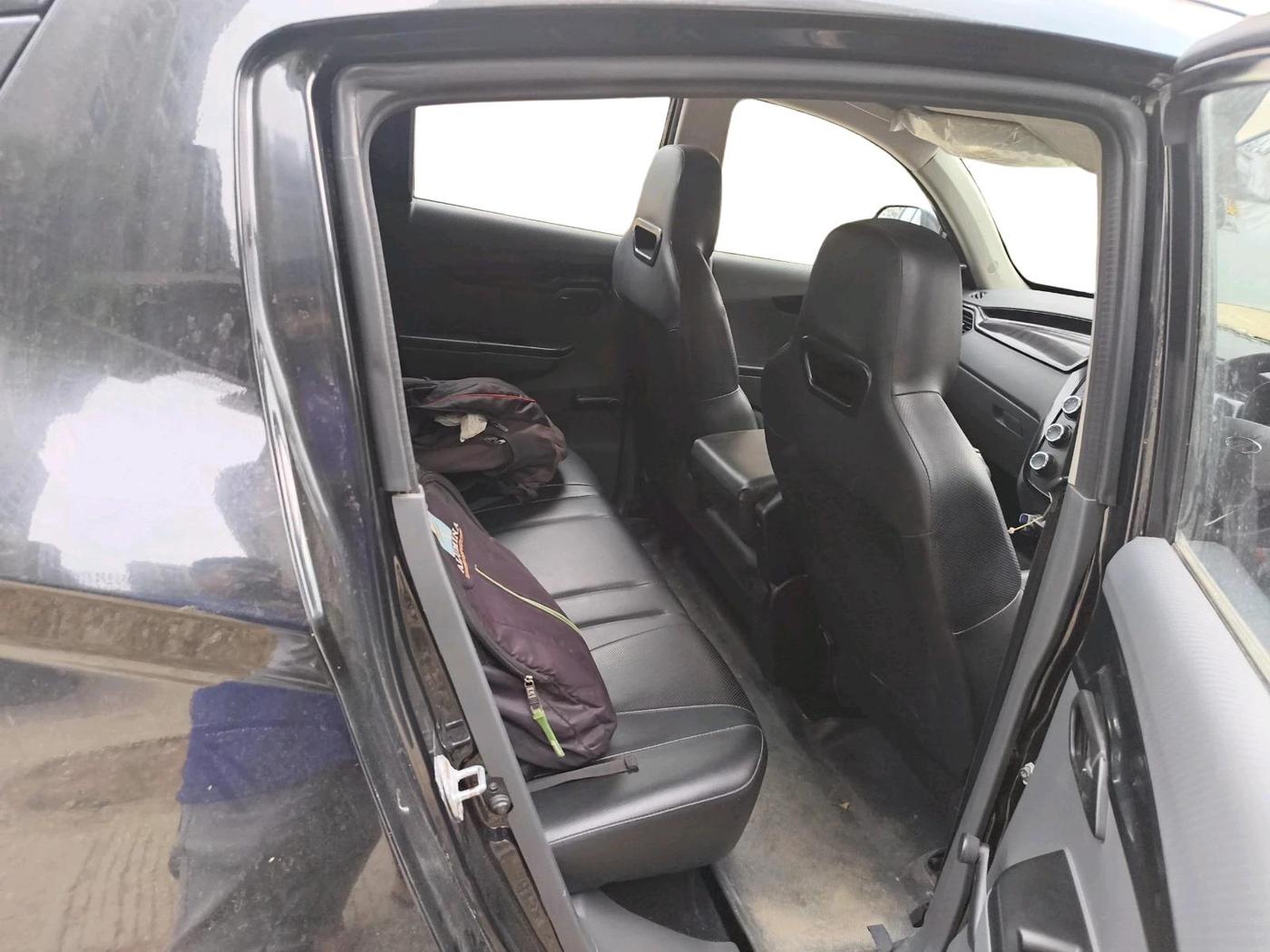 2018 Mahindra KUV 100 NXT K2 P 6 STR, Petrol, Manual, 66,452 km, interior