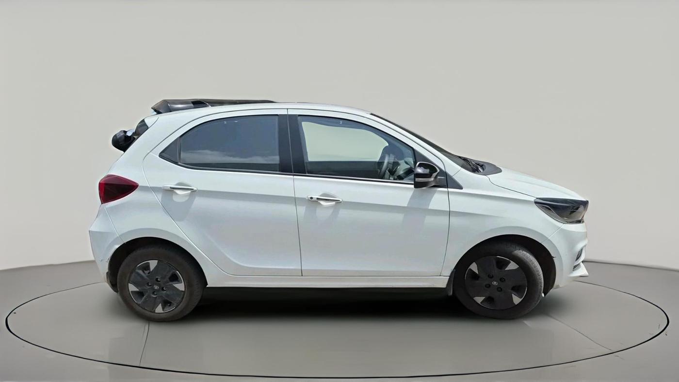2025 Tata Tiago XZA iCNG, CNG, Automatic, 24,090 km, exterior