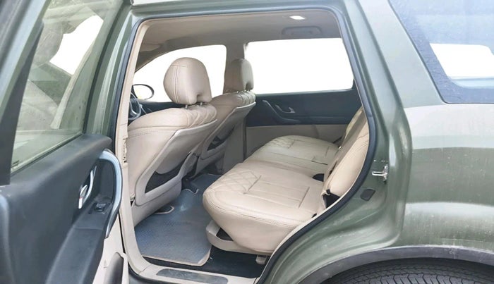 2015 Mahindra XUV500 W8, Diesel, Manual, 1,56,988 km, interior