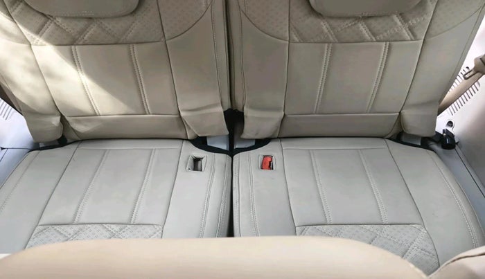 2015 Mahindra XUV500 W8, Diesel, Manual, 1,56,988 km, interior