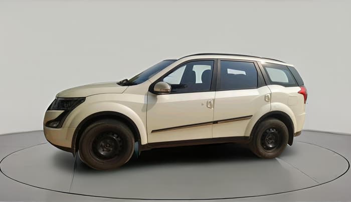 2020 Mahindra XUV500 W7, Diesel, Manual, 9,00,000 km, exterior