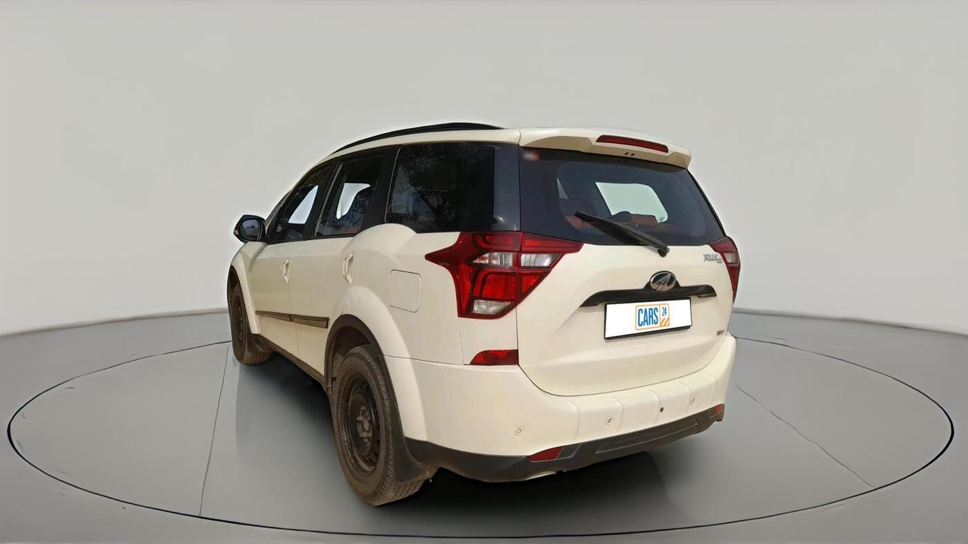 2020 Mahindra XUV500 W7, Diesel, Manual, 9,00,000 km, exterior
