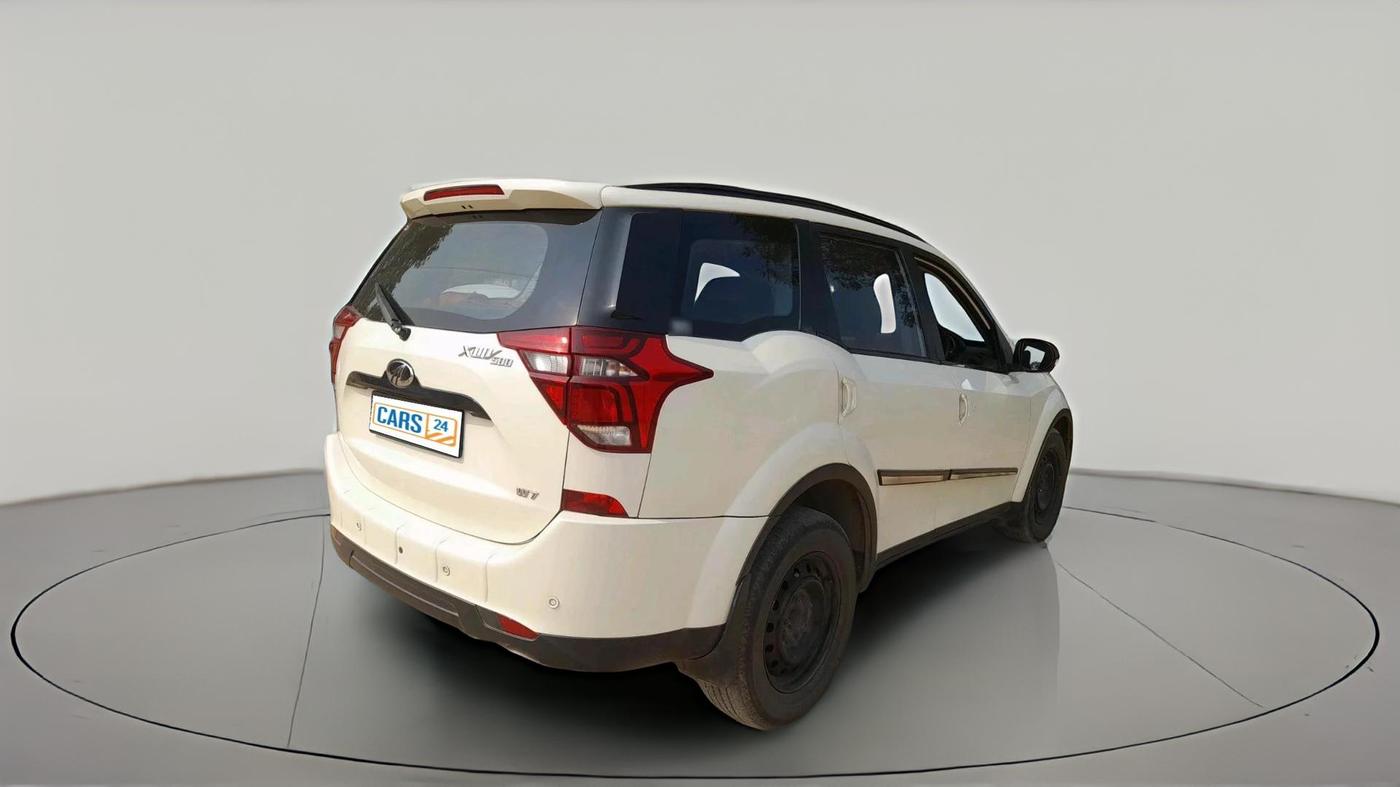 2020 Mahindra XUV500 W7, Diesel, Manual, 9,00,000 km, exterior