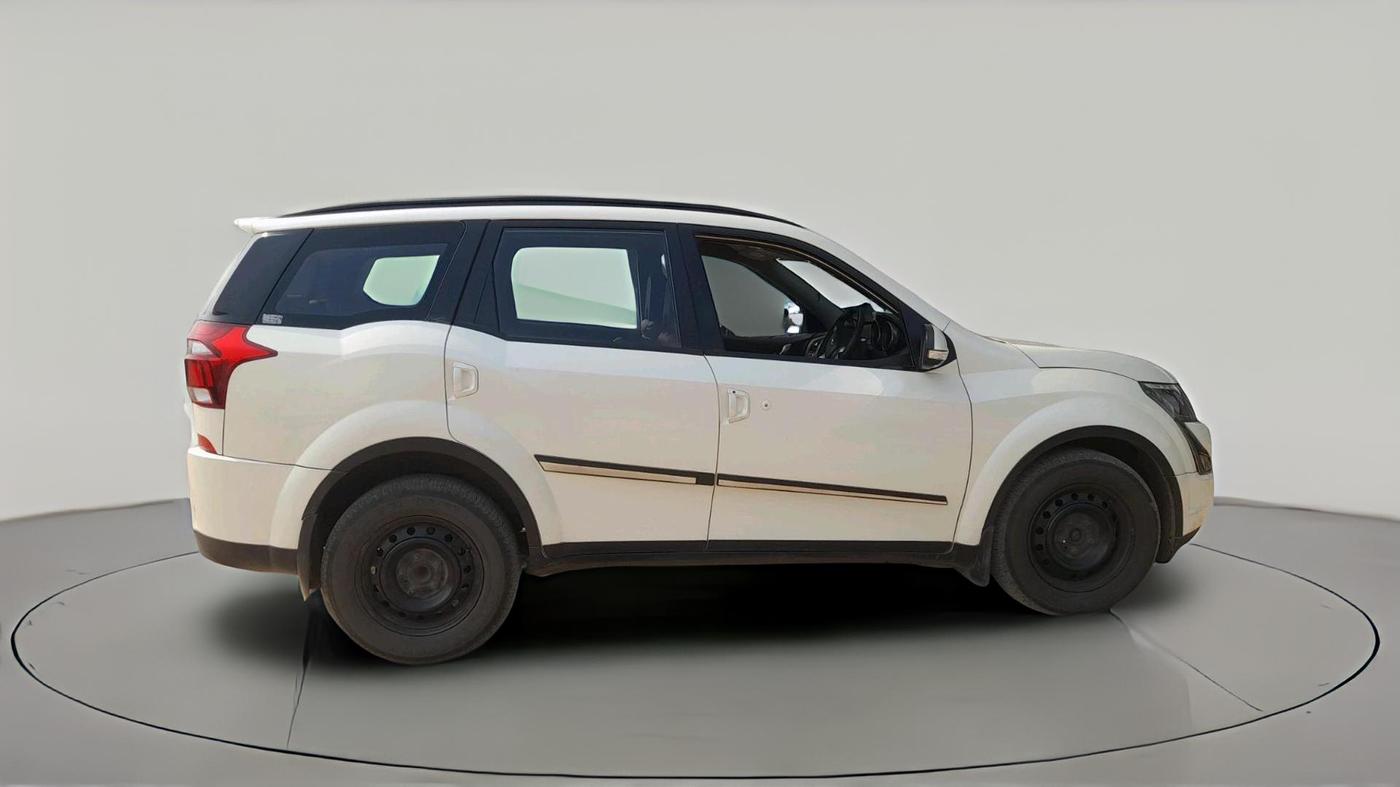 2020 Mahindra XUV500 W7, Diesel, Manual, 9,00,000 km, exterior