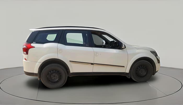 2020 Mahindra XUV500 W7, Diesel, Manual, 9,00,000 km, exterior