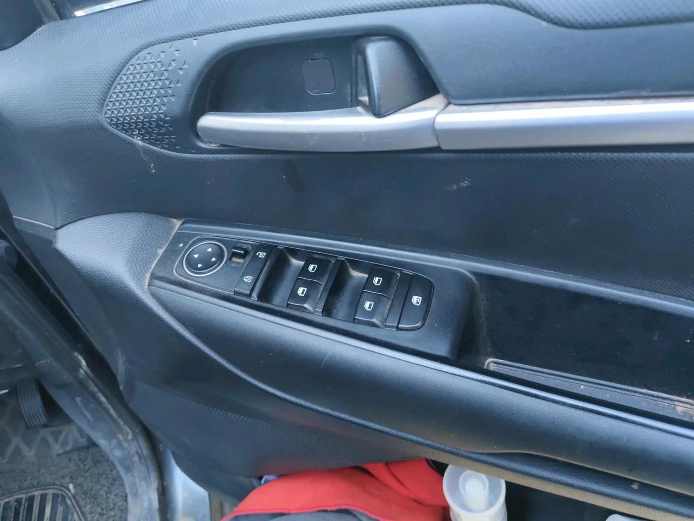 2024 KIA SONET HTK (O) 1.2 Petrol MT, CNG, Manual, 1,17,279 km, interior