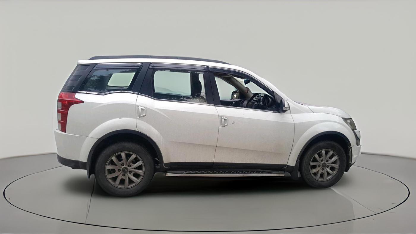 2015 Mahindra XUV500 W10, Diesel, Manual, 1,43,197 km, exterior