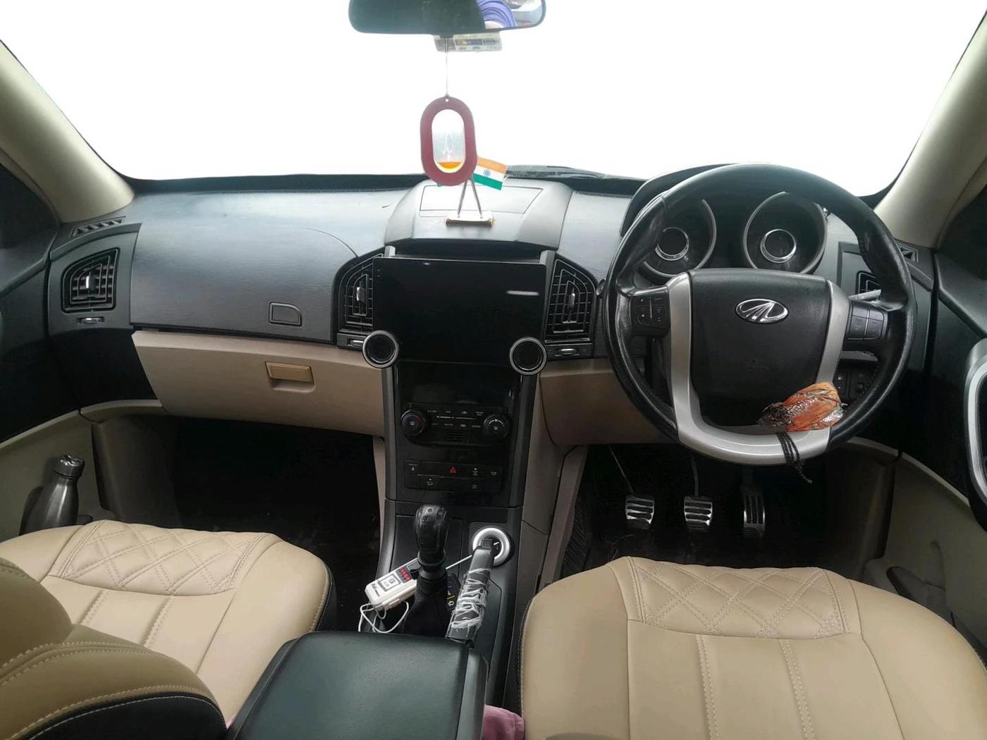 2015 Mahindra XUV500 W10, Diesel, Manual, 1,43,197 km, interior