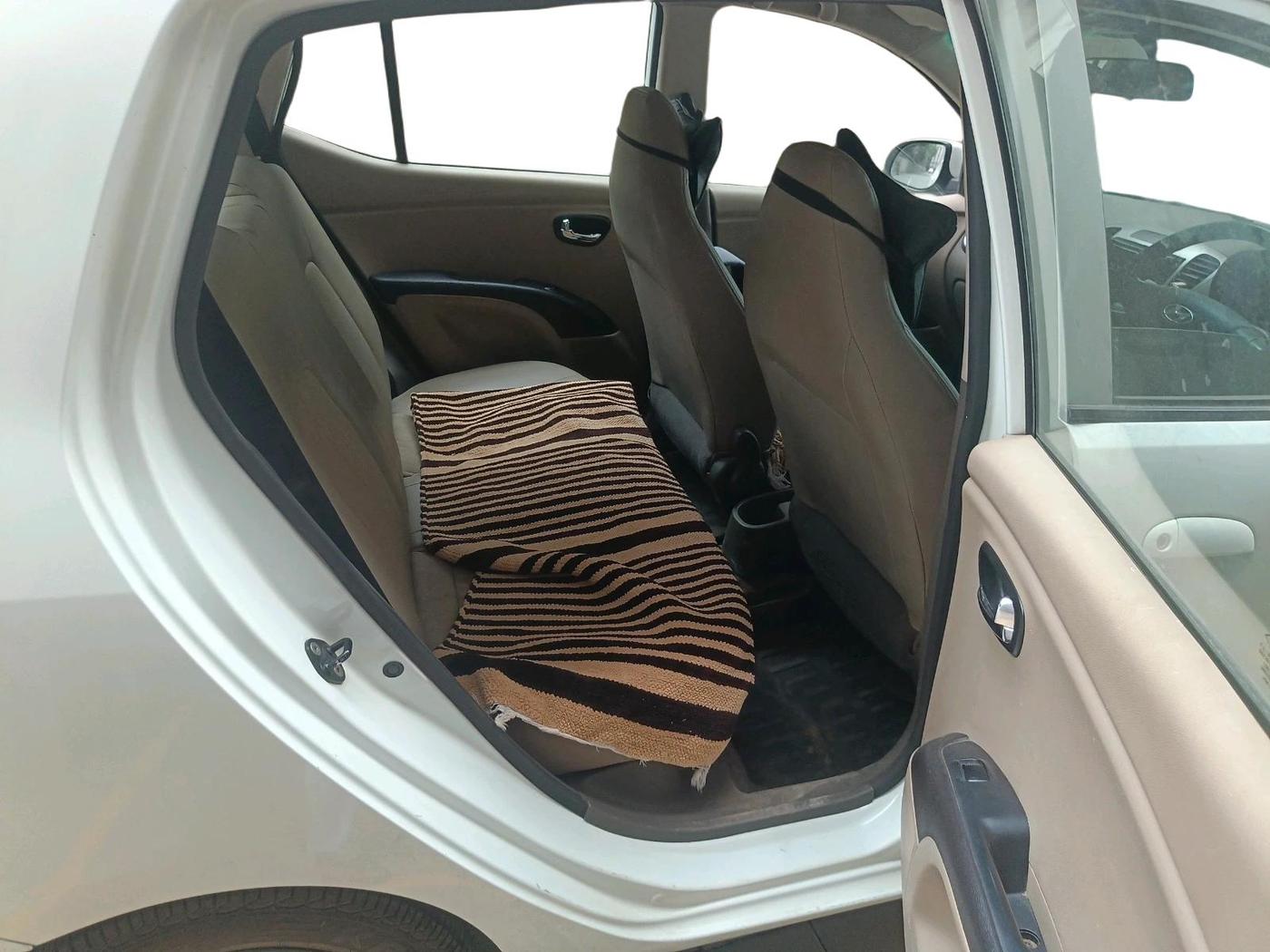2012 Hyundai i10 MAGNA 1.2, Petrol, Manual, 43,460 km, interior