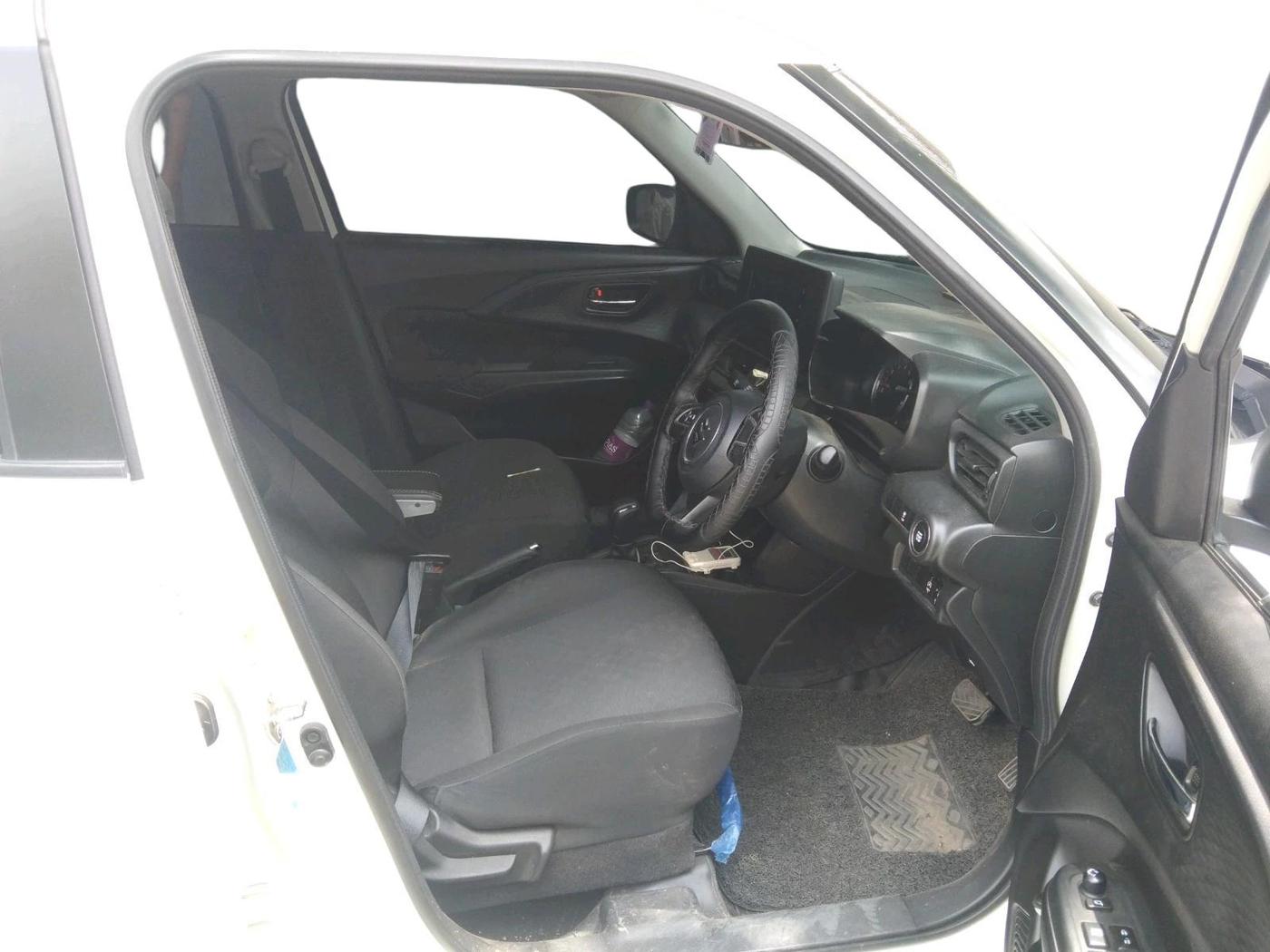 2025 Maruti Swift VXi (O) AMT, Petrol, Automatic, 20,552 km, interior
