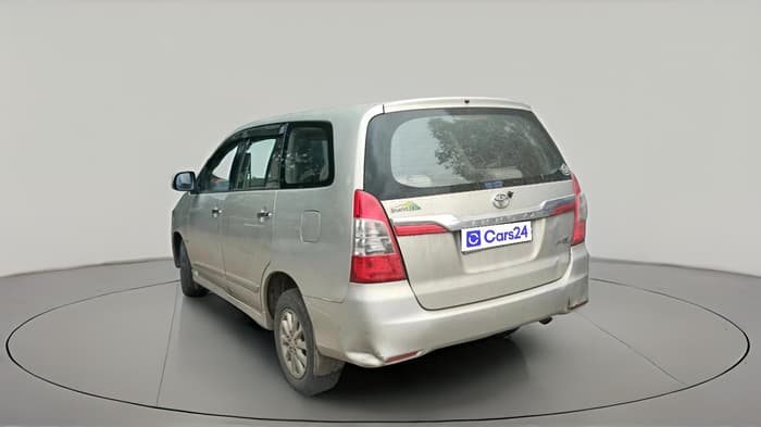 2014 Toyota Innova 2.5 VX 8 STR, Diesel, Manual, 2,88,734 km, exterior