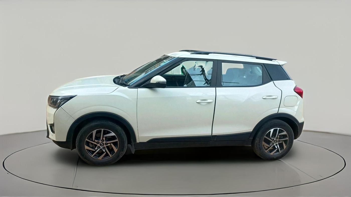 2023 Mahindra XUV300 W8 (O) 1.5 DIESEL, Diesel, Manual, 46,991 km, exterior