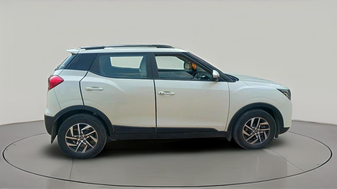 2023 Mahindra XUV300 W8 (O) 1.5 DIESEL, Diesel, Manual, 46,991 km, exterior