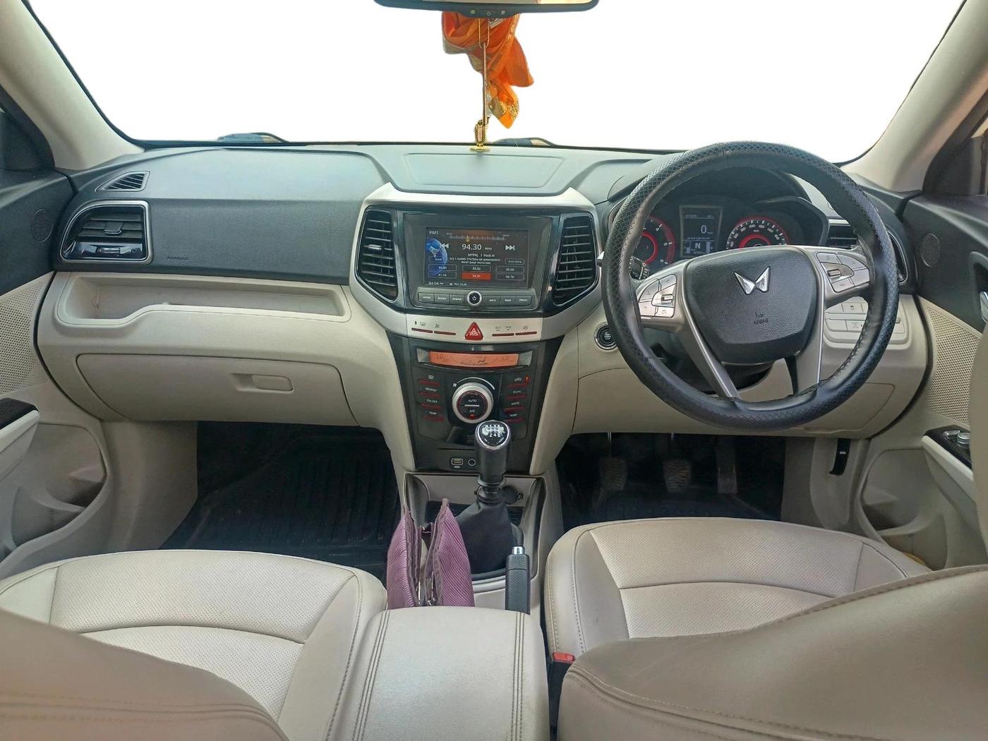 2023 Mahindra XUV300 W8 (O) 1.5 DIESEL, Diesel, Manual, 46,991 km, interior