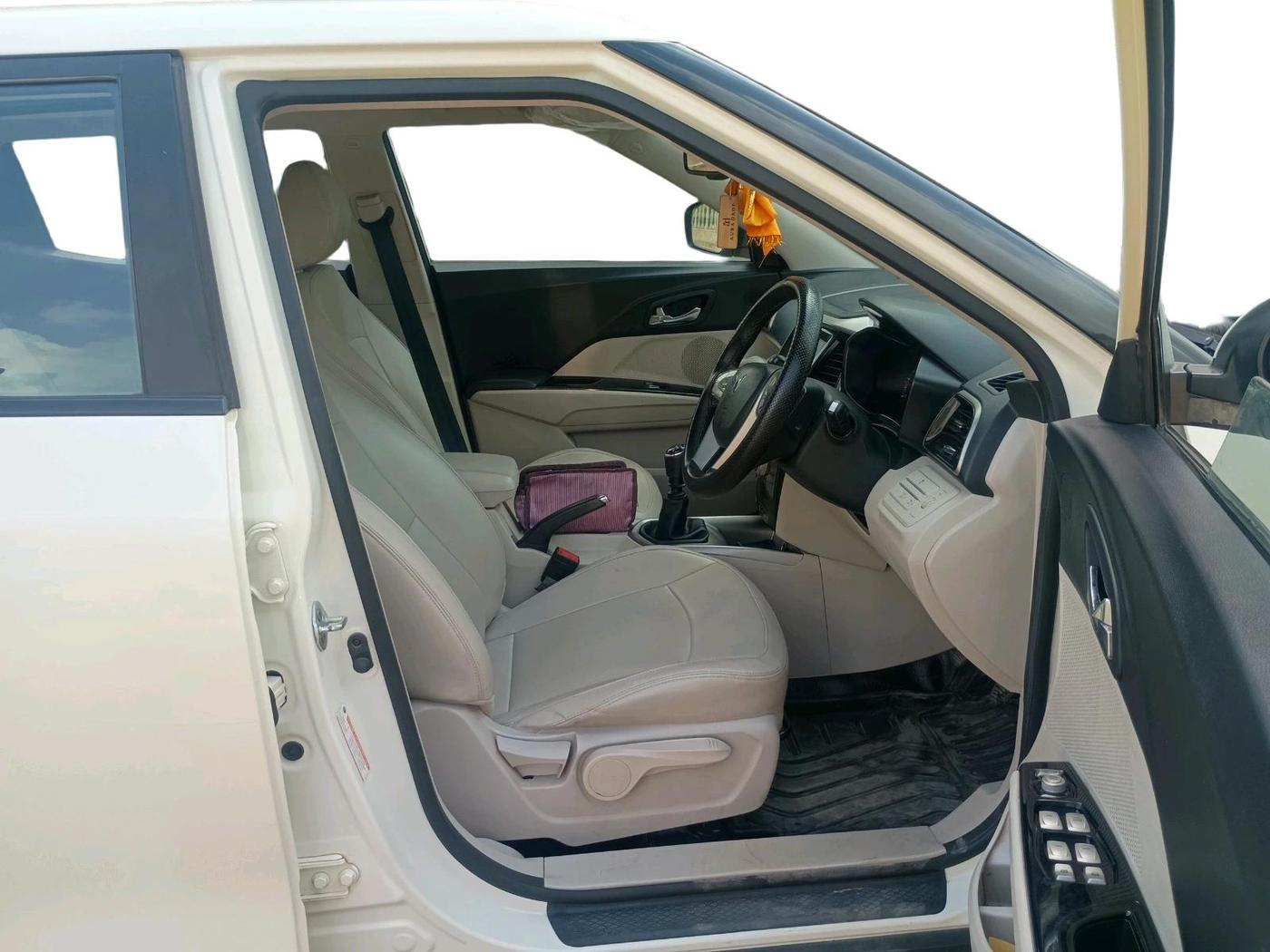 2023 Mahindra XUV300 W8 (O) 1.5 DIESEL, Diesel, Manual, 46,991 km, interior