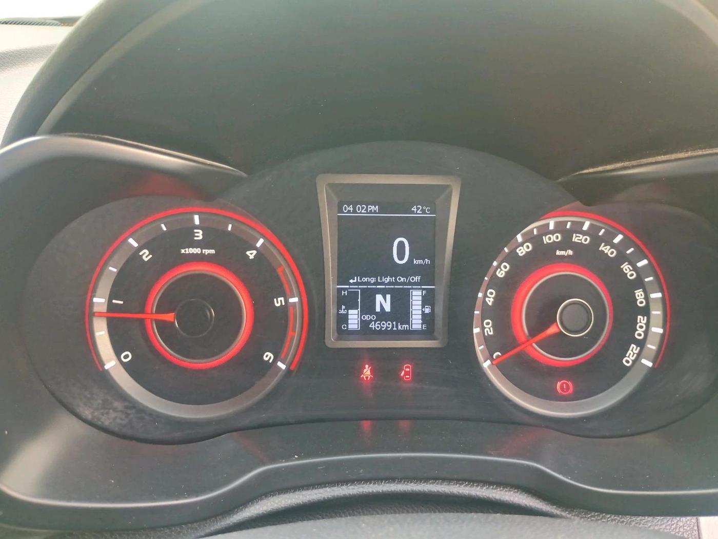 2023 Mahindra XUV300 W8 (O) 1.5 DIESEL, Diesel, Manual, 46,991 km, interior