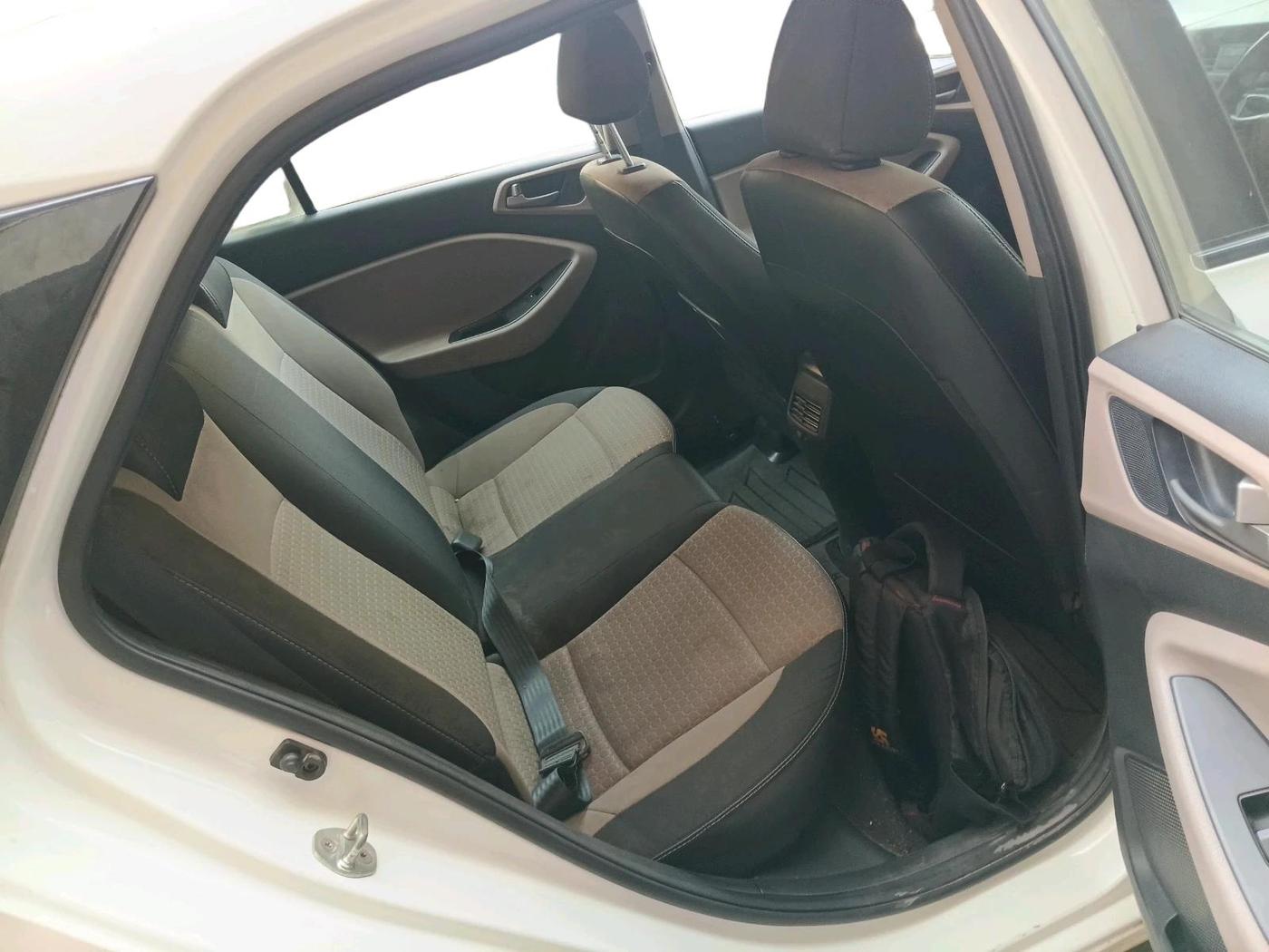 2017 Hyundai Elite i20 SPORTZ 1.2, Petrol, Manual, 1,22,997 km, interior