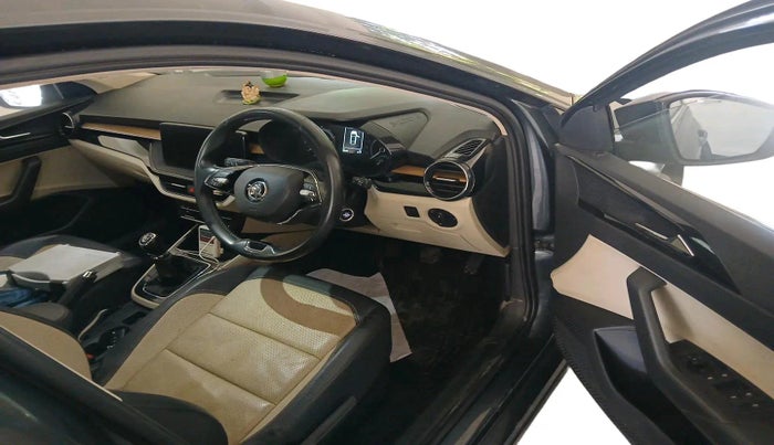 2022 Skoda SLAVIA STYLE 1.0L TSI MT, Petrol, Manual, 42,255 km, interior