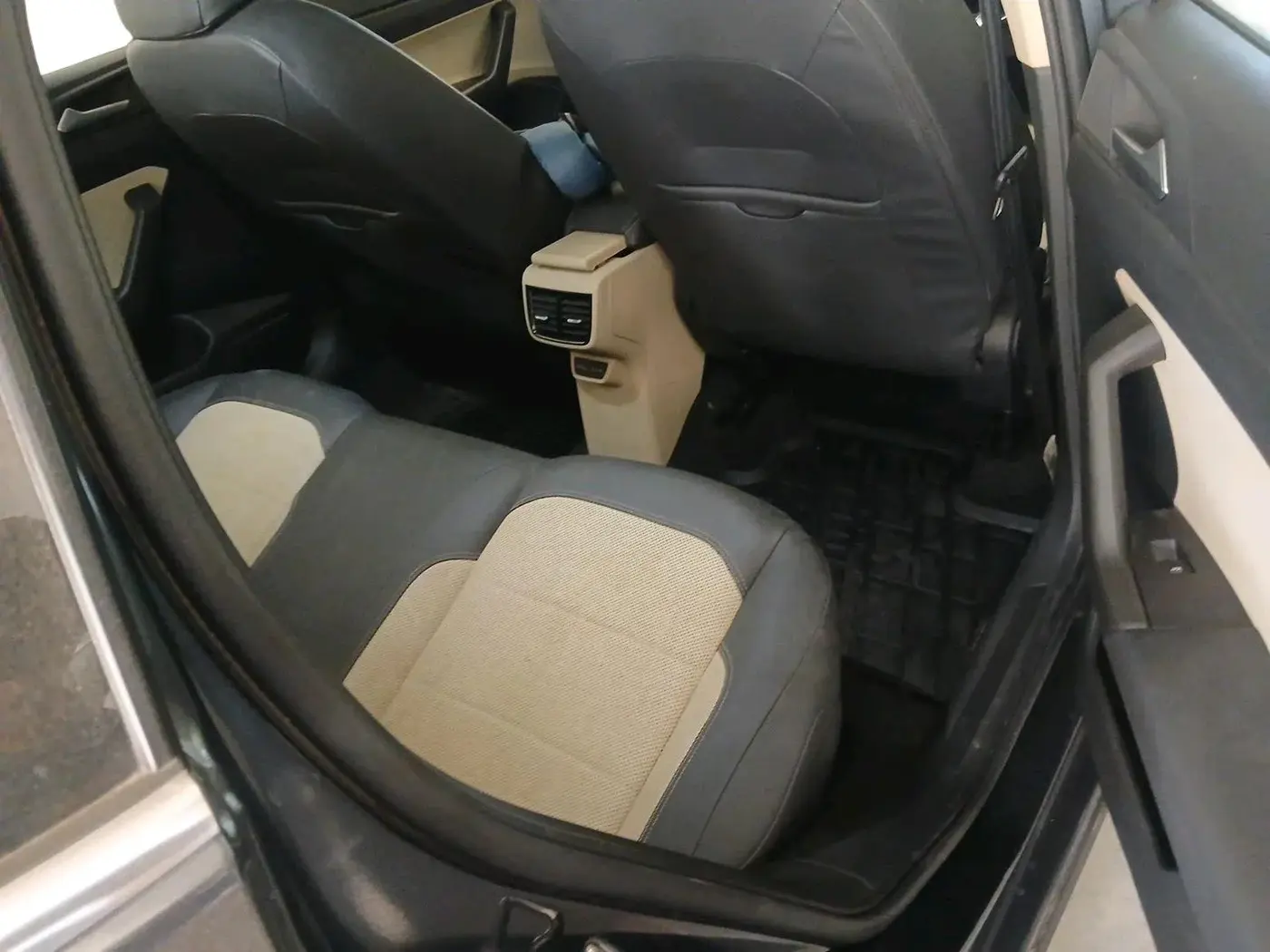 2022 Skoda SLAVIA STYLE 1.0L TSI MT, Petrol, Manual, 42,255 km, interior
