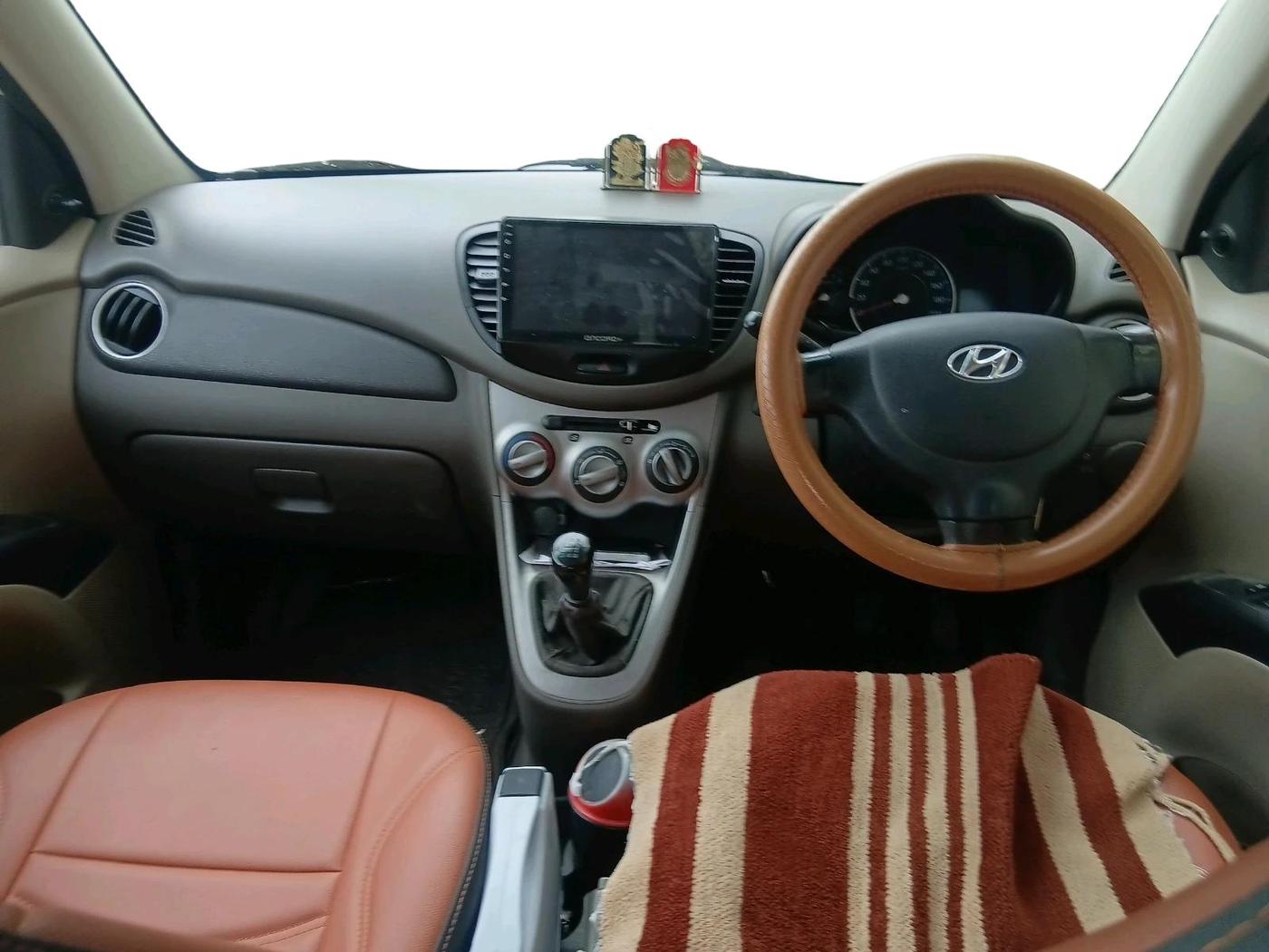 2015 Hyundai i10 MAGNA 1.1, Petrol, Manual, 1,00,195 km, interior