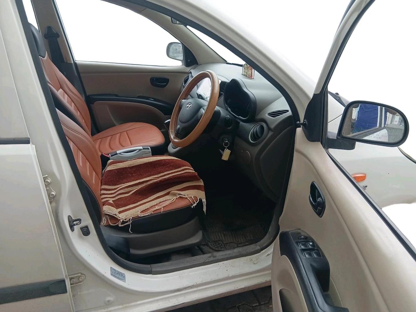 2015 Hyundai i10 MAGNA 1.1, Petrol, Manual, 1,00,195 km, interior