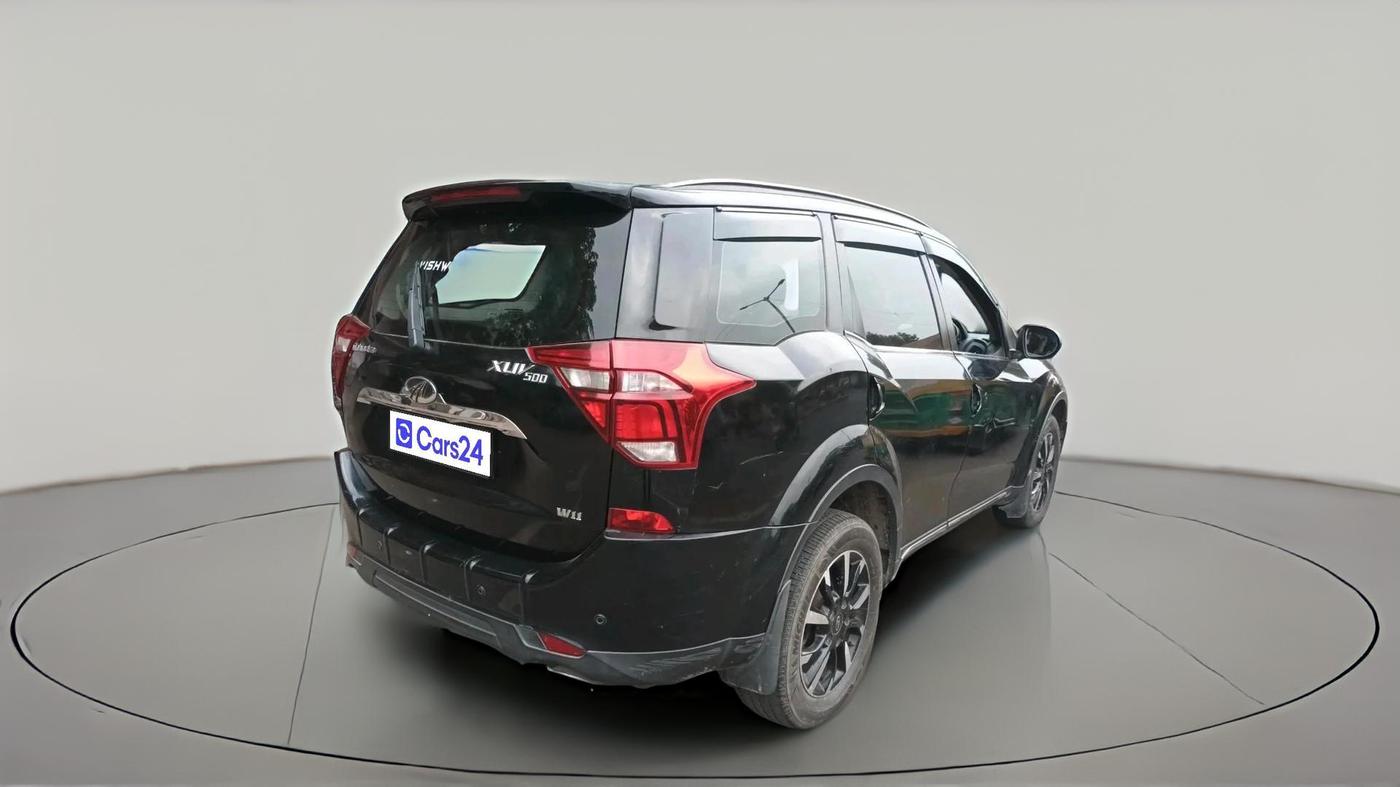 2018 Mahindra XUV500 W11, Diesel, Manual, 1,01,721 km, exterior