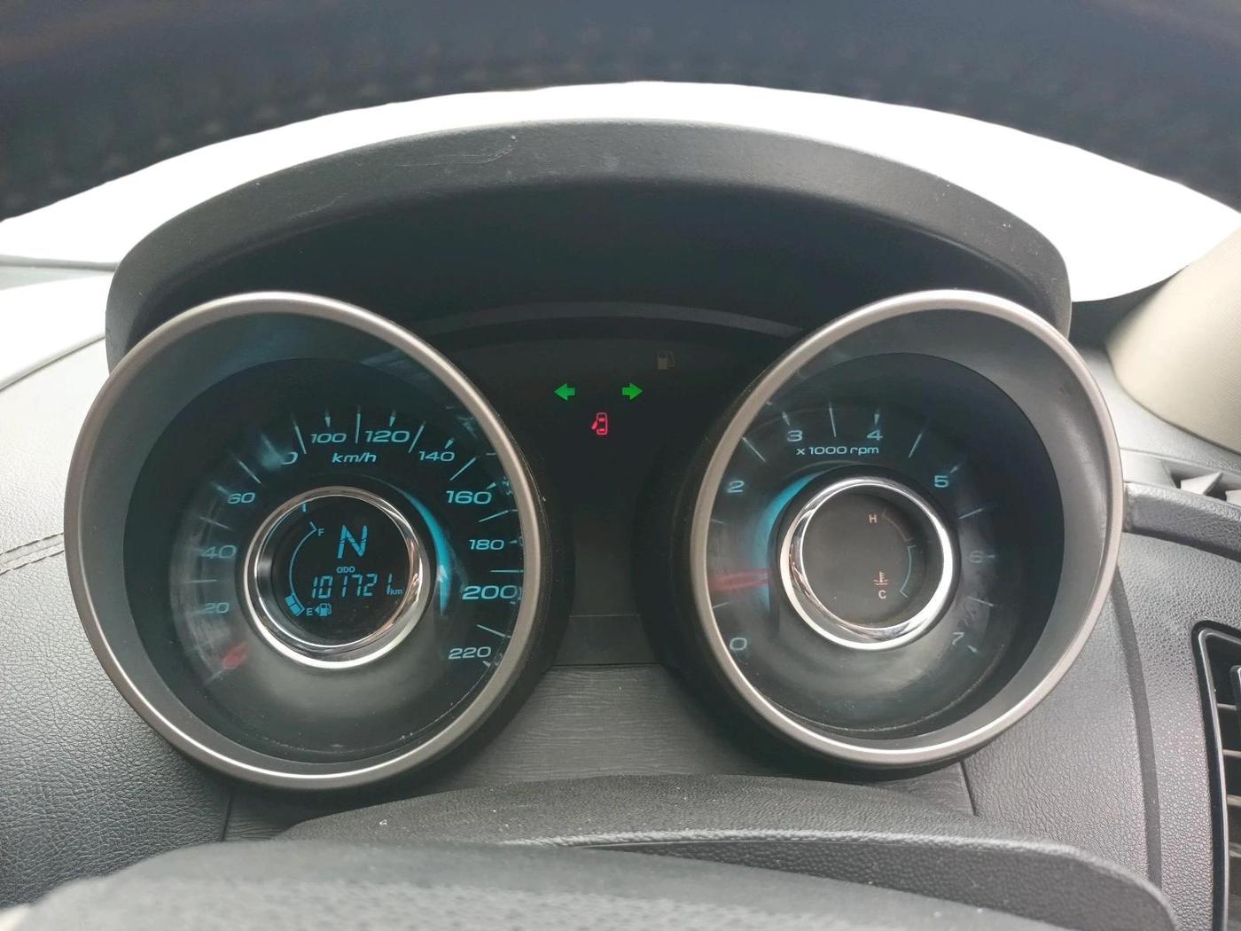 2018 Mahindra XUV500 W11, Diesel, Manual, 1,01,721 km, interior