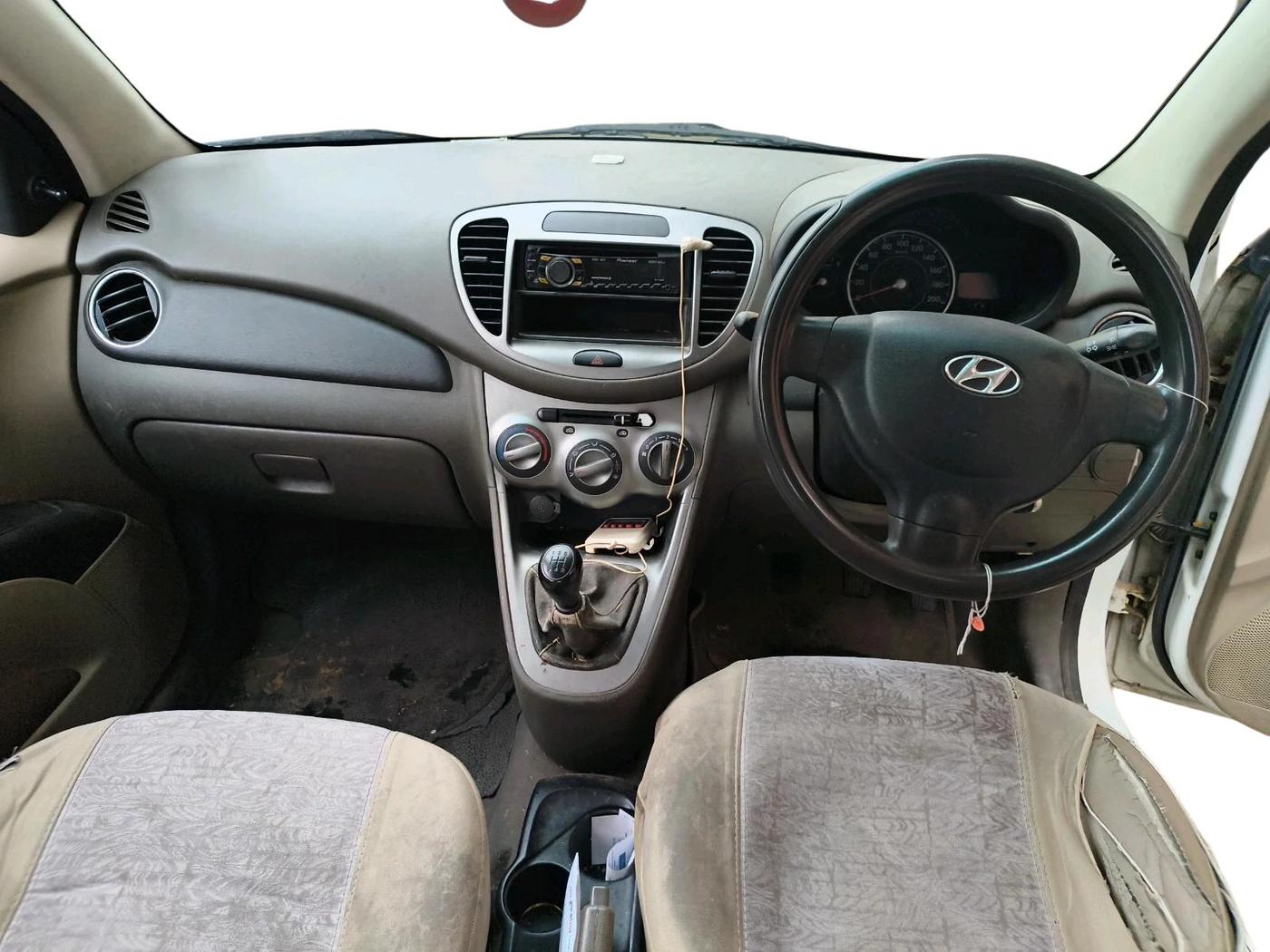 2011 Hyundai i10 MAGNA 1.1, Petrol, Manual, 87,226 km, interior