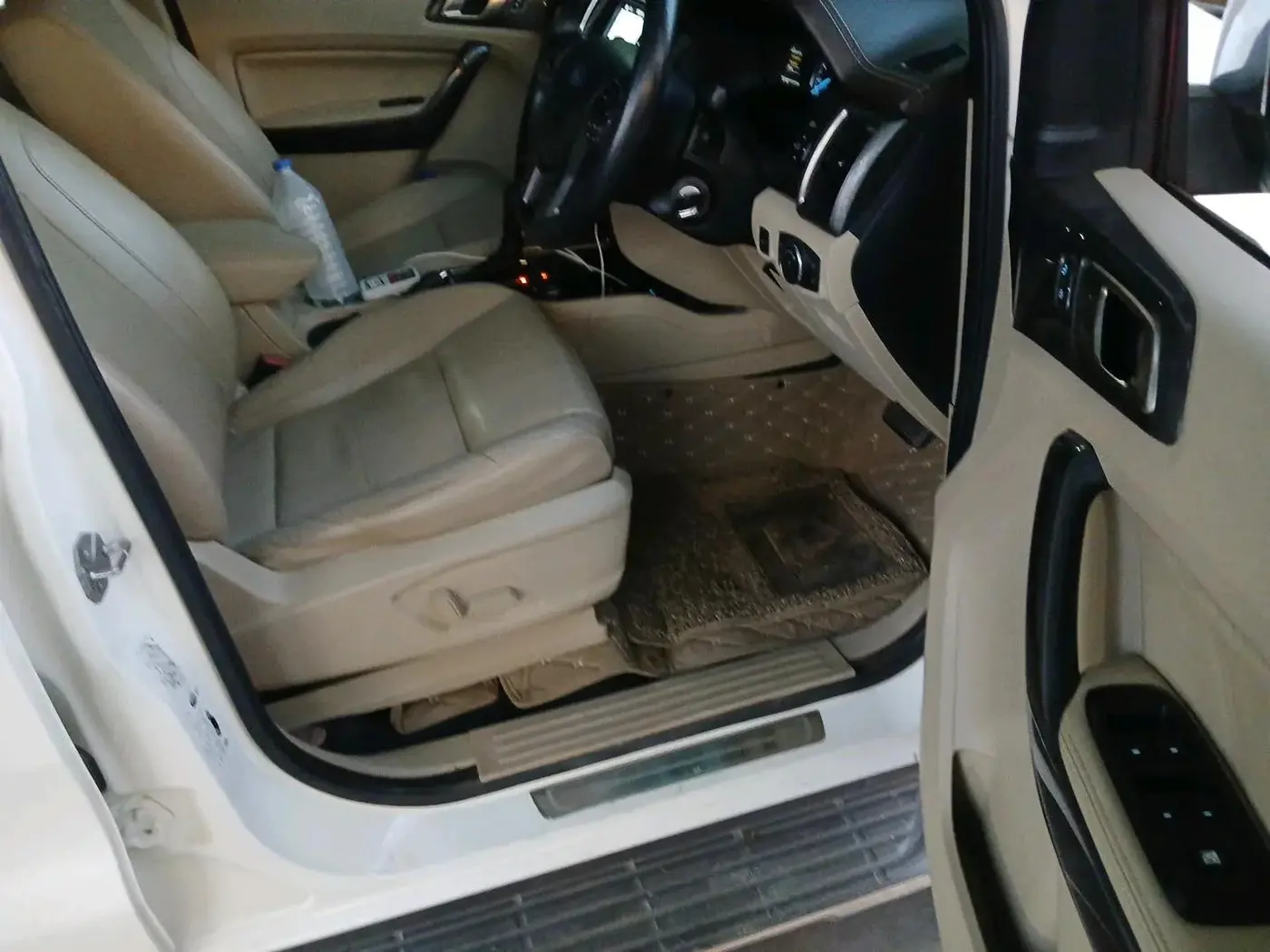 2017 Ford Endeavour TITANIUM 3.2 4X4 AT, Diesel, Automatic, 57,281 km, interior