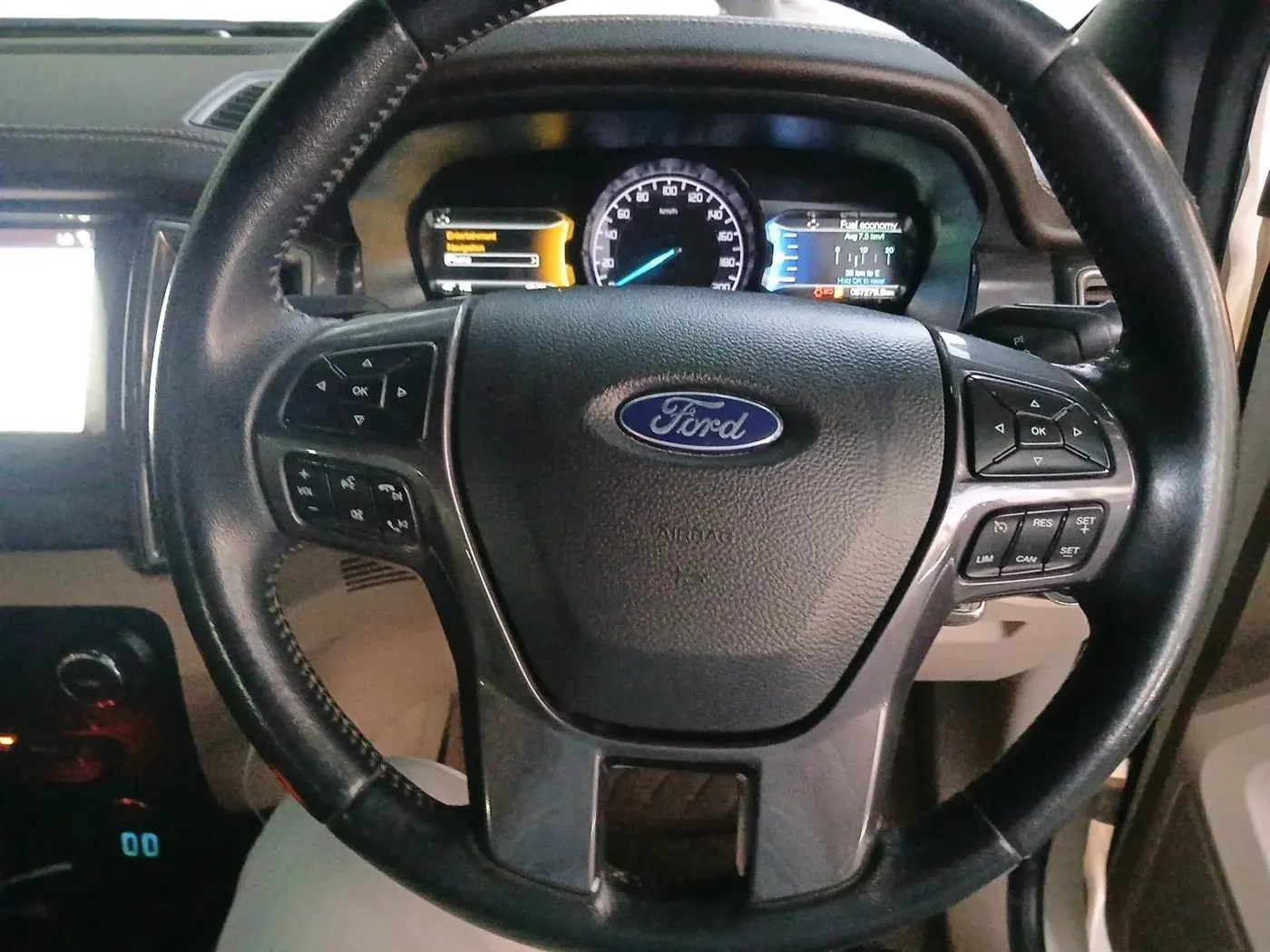2017 Ford Endeavour TITANIUM 3.2 4X4 AT, Diesel, Automatic, 57,281 km, interior