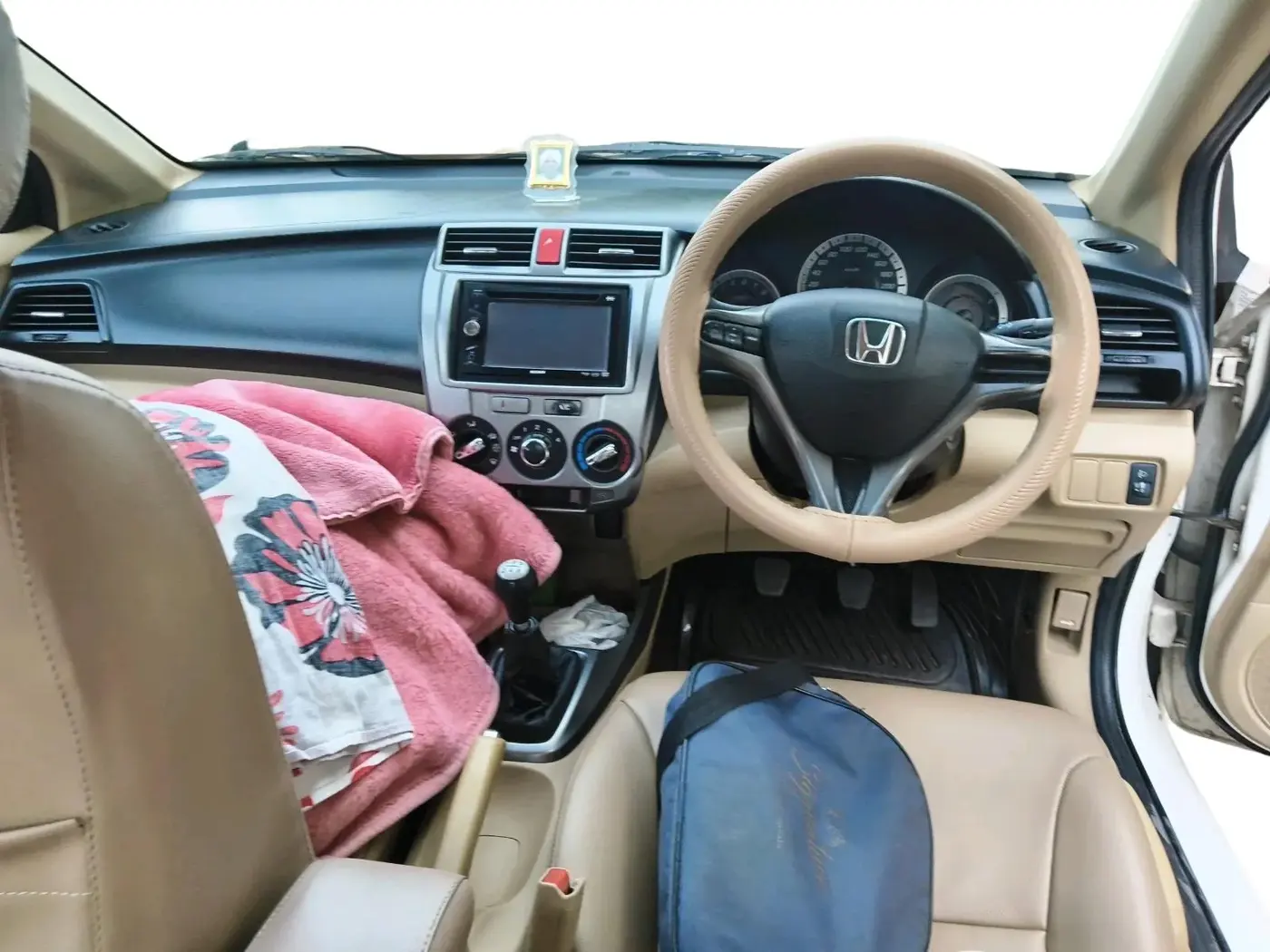 2013 Honda City 1.5L I-VTEC S MT, Petrol, Manual, 1,25,377 km, interior