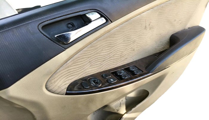 2012 Hyundai Verna FLUIDIC 1.6 CRDI SX, Diesel, Manual, 1,06,171 km, interior