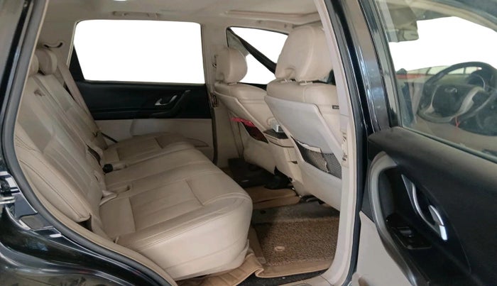 2016 Mahindra XUV500 W10 1.99, Diesel, Manual, 1,37,049 km, interior