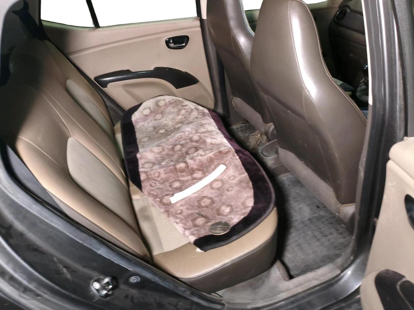 2013 Hyundai i10 MAGNA 1.1, CNG, Manual, 1,03,624 km, interior