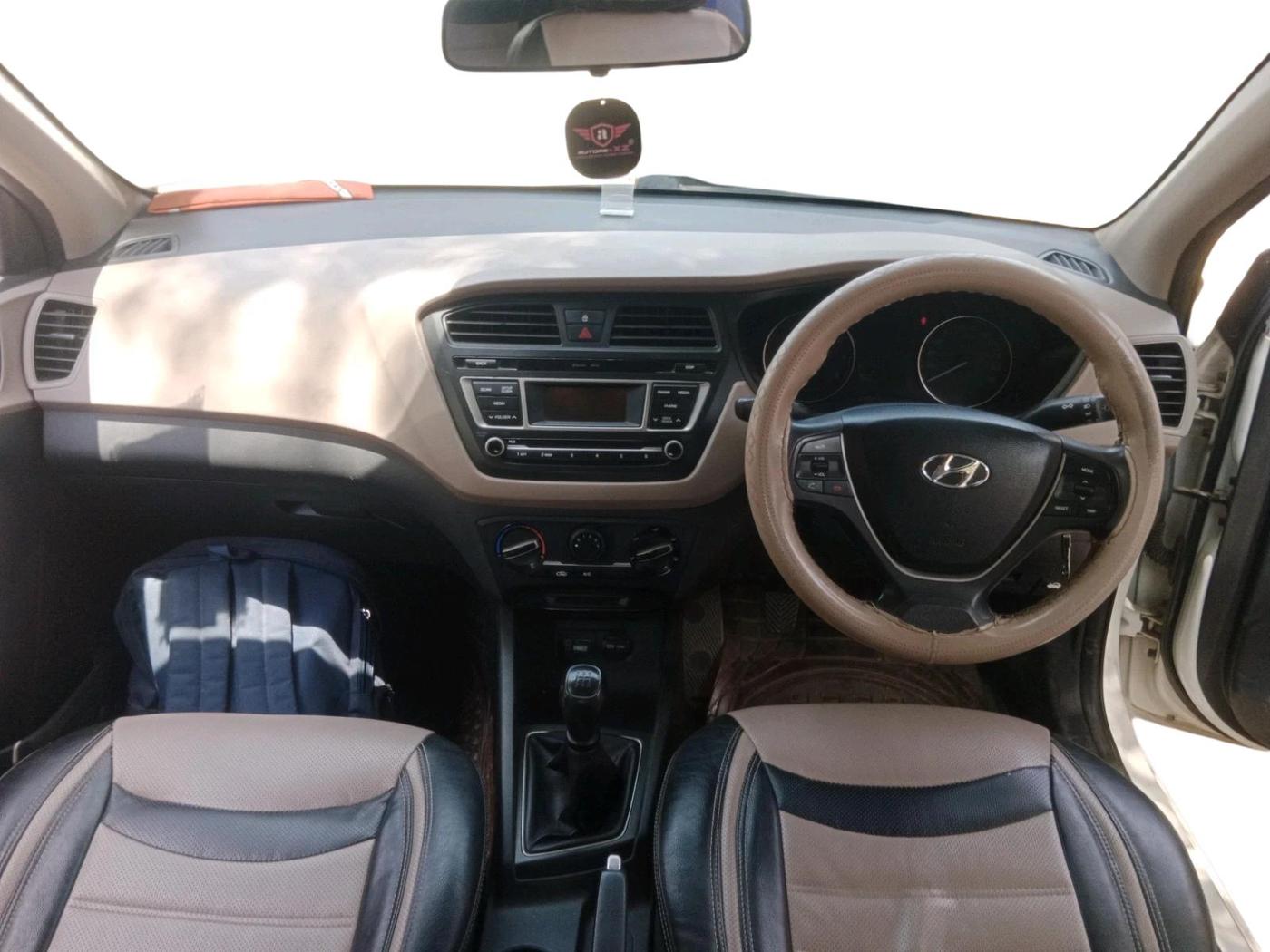 2016 Hyundai Elite i20 MAGNA 1.2, CNG, Manual, 1,22,360 km, interior
