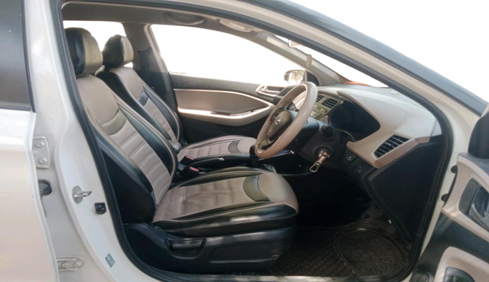 2016 Hyundai Elite i20 MAGNA 1.2, CNG, Manual, 1,22,360 km, interior