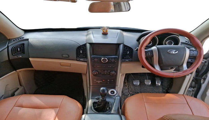 2015 Mahindra XUV500 W10, Diesel, Manual, 1,66,000 km, interior