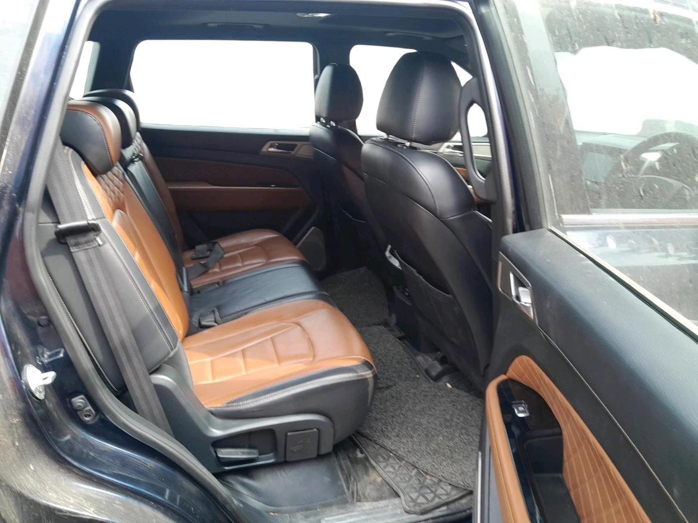 2021 Mahindra ALTURAS G4 4WD AT, Diesel, Automatic, 58,769 km, interior