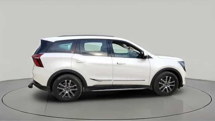 2024 Mahindra XUV700 AX7 Luxury Pack Diesel MT 7 STR, Diesel, Manual, 20,364 km, exterior