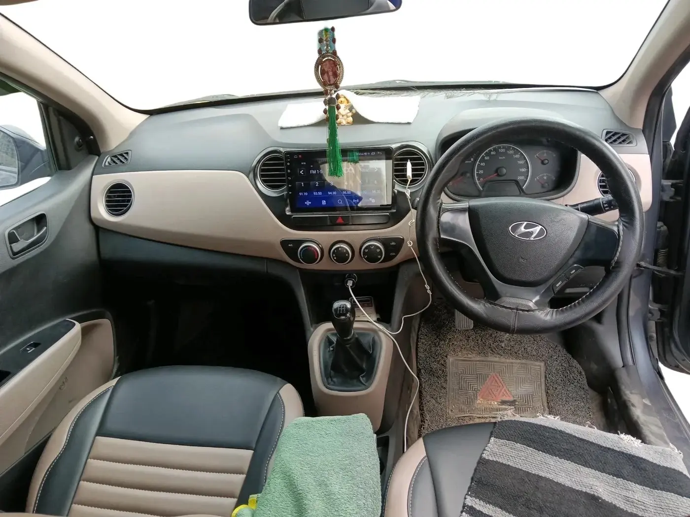 2014 Hyundai Grand i10 ERA 1.2 KAPPA VTVT, Petrol, Manual, 1,31,983 km, interior