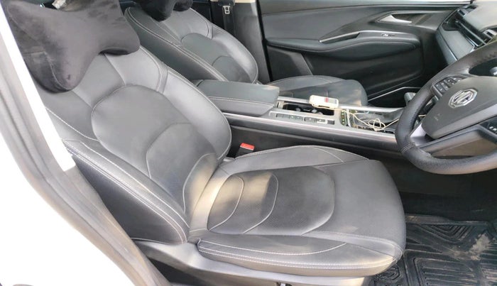 2024 MG HECTOR PLUS Sharp Pro Snowstorm 1.5 Turbo CVT 7 STR, Petrol, Automatic, 32,257 km, interior