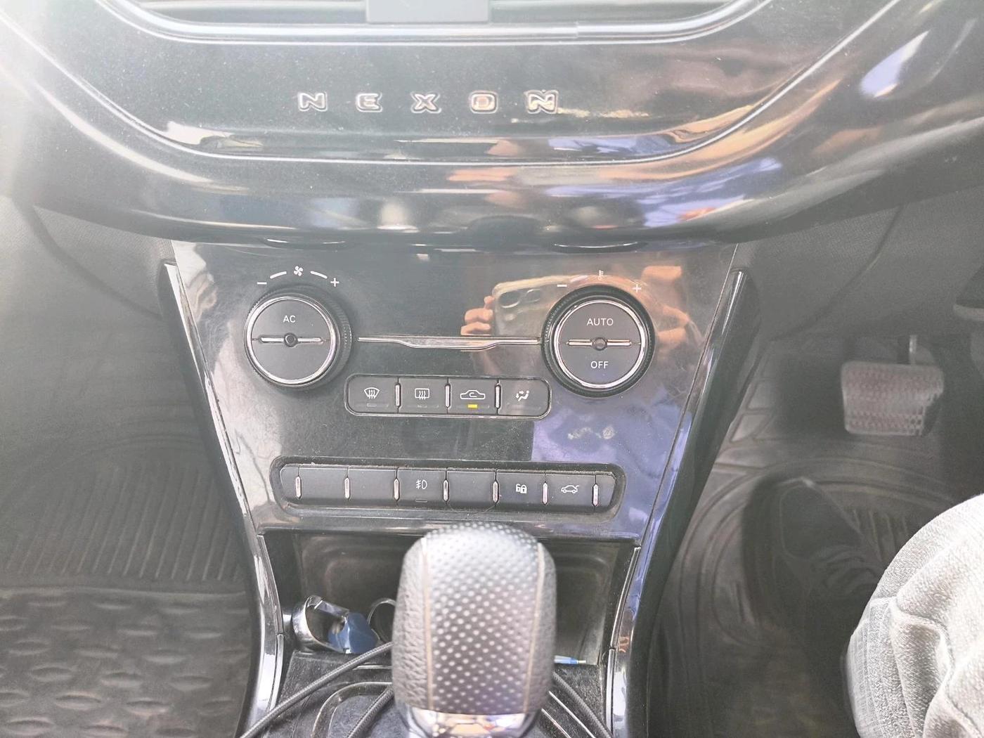 2022 Tata NEXON XZA PLUS DIESEL DARK EDITION, Diesel, Automatic, 1,46,100 km, interior