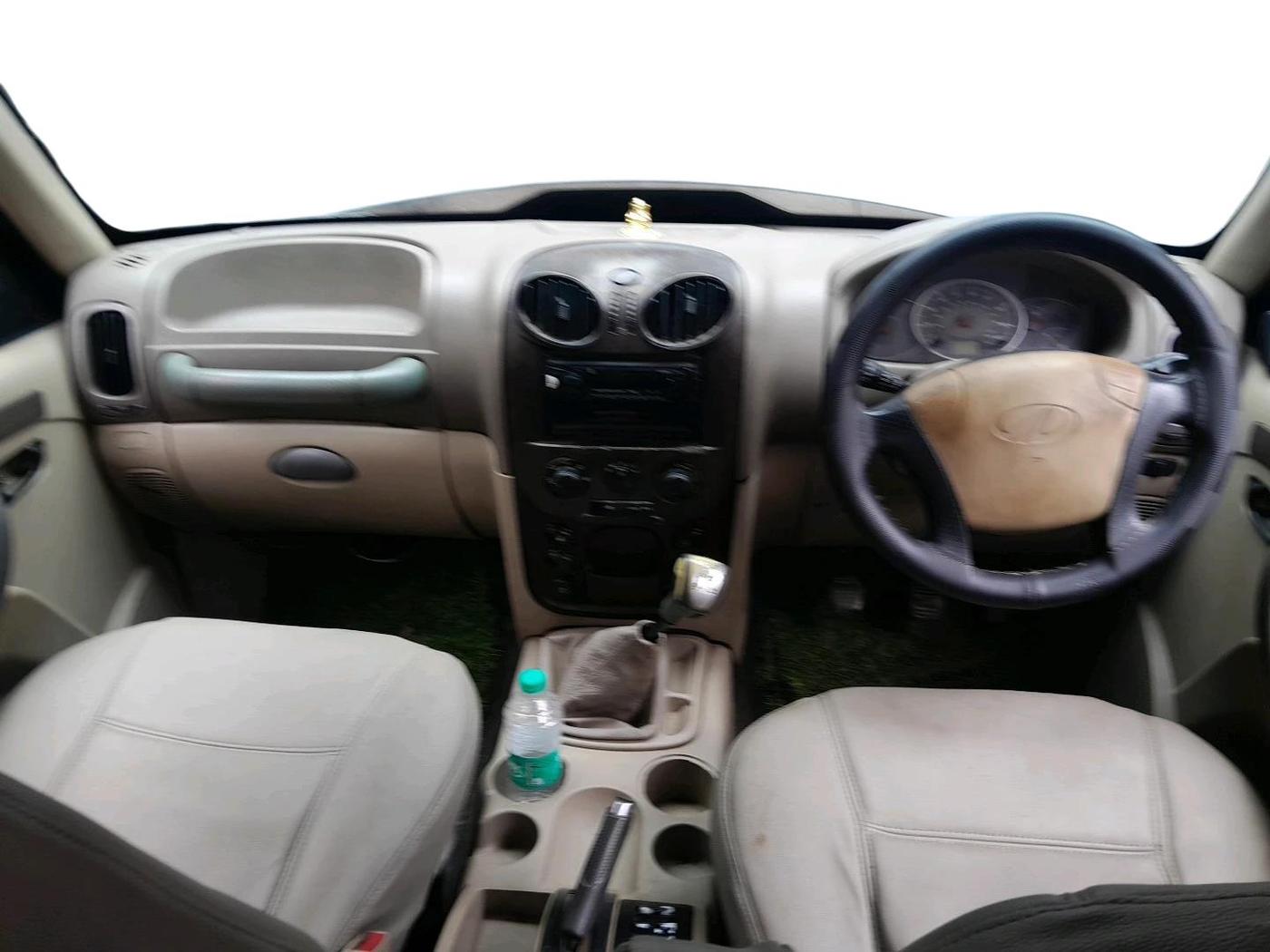 2014 Mahindra Scorpio SLE, Diesel, Manual, 1,04,000 km, interior