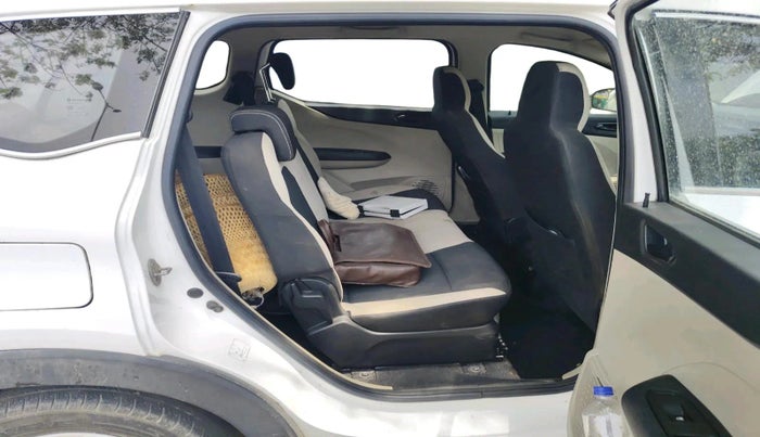 2020 Renault TRIBER RXT AMT, CNG, Automatic, 1,13,514 km, interior