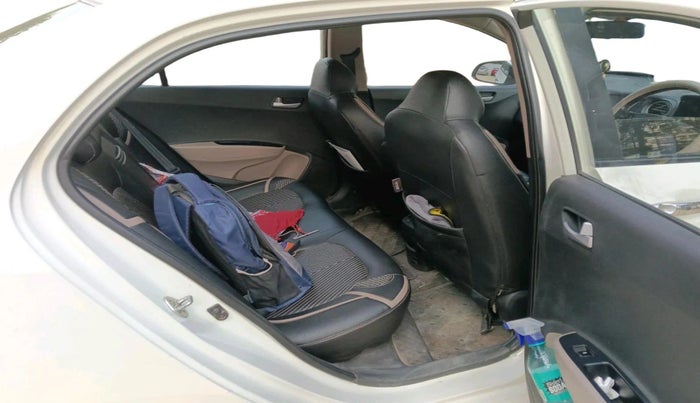 2017 Hyundai Xcent SX 1.2 (O), Petrol, Manual, 1,04,975 km, interior