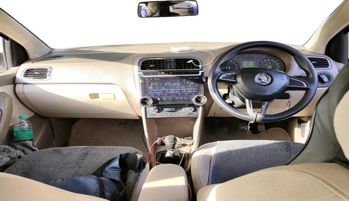 2014 Skoda Rapid ELEGANCE 1.6 TDI CR MT, Diesel, Manual, 99,222 km, interior