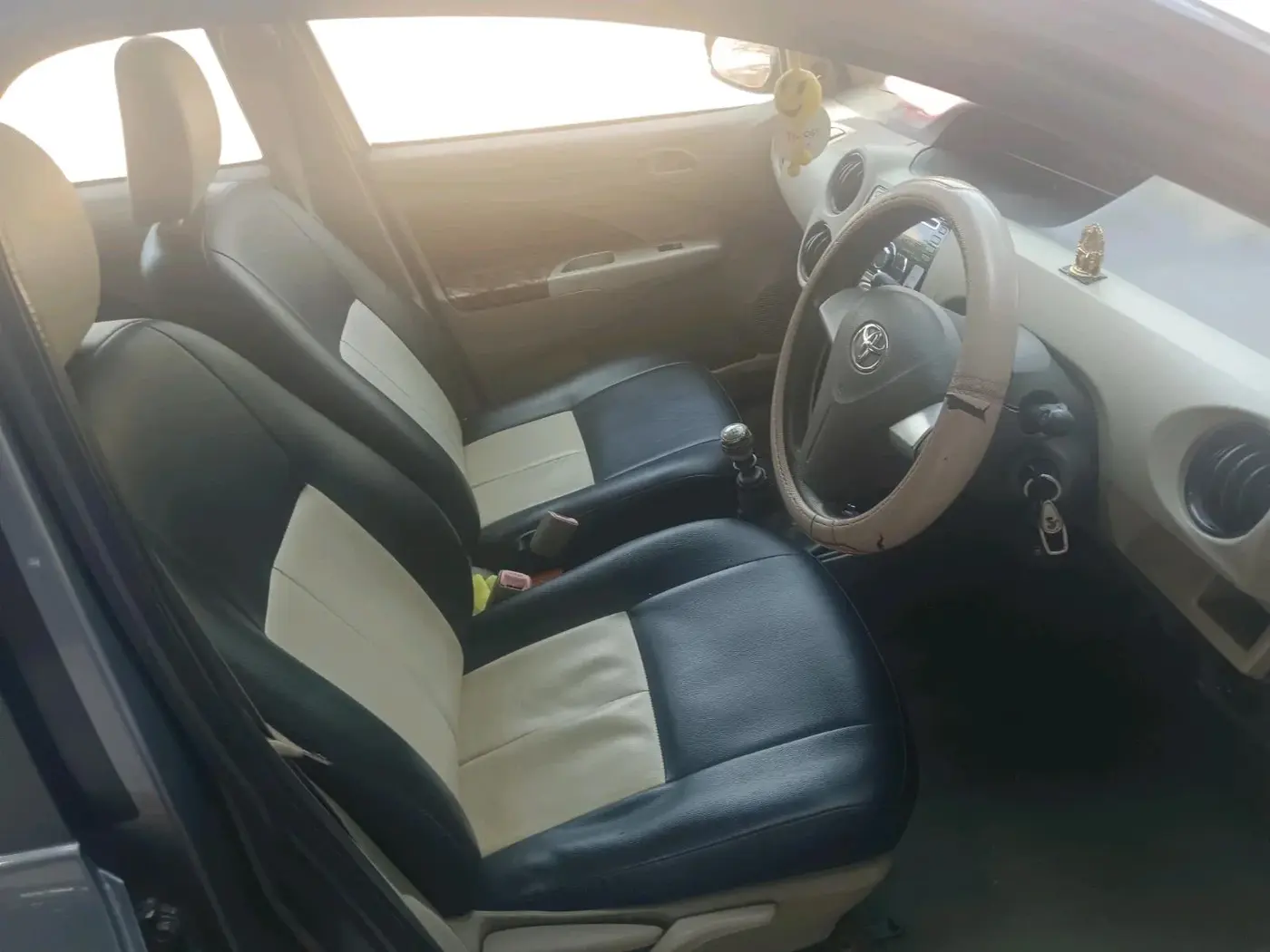 2013 Toyota Etios Liva GD, Diesel, Manual, 1,42,013 km, interior