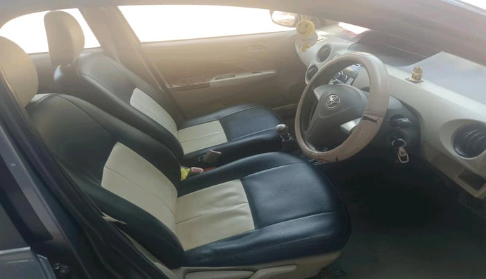 2013 Toyota Etios Liva GD, Diesel, Manual, 1,42,013 km, interior