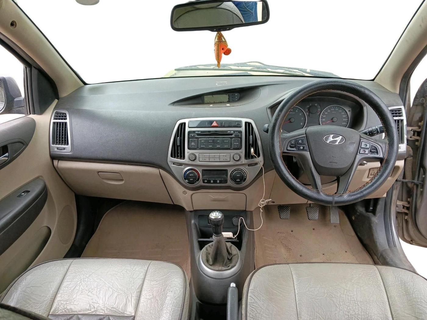 2013 Hyundai i20 SPORTZ 1.2, Petrol, Manual, 81,018 km, interior
