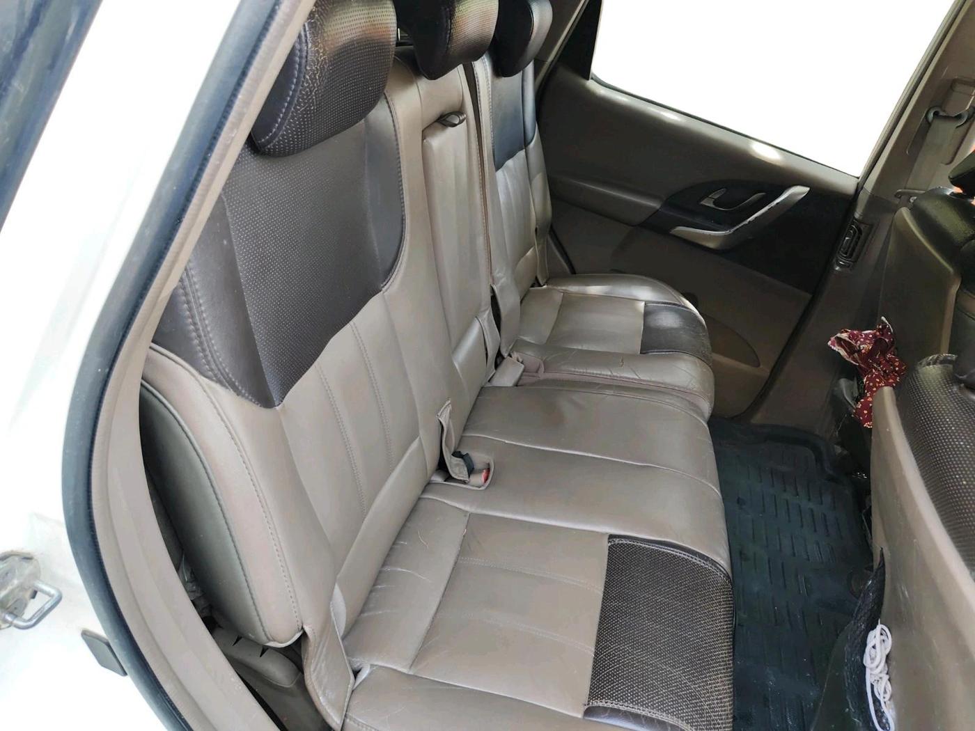 2012 Mahindra XUV500 W8, Diesel, Manual, 87,604 km, interior